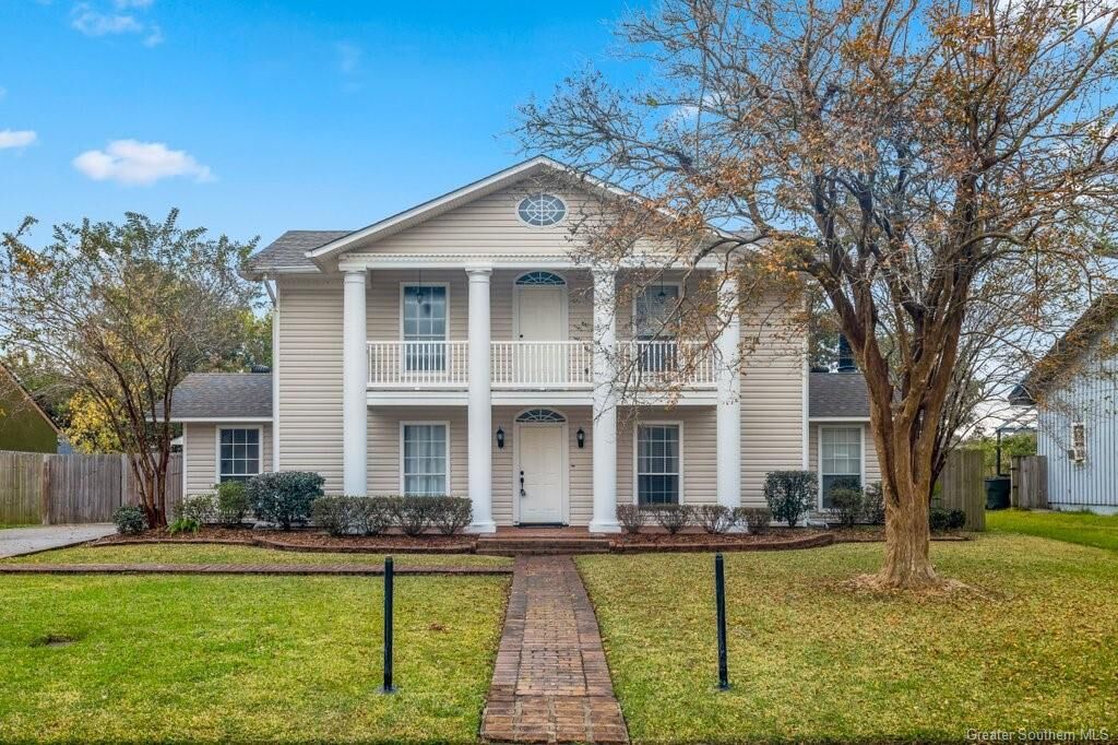 Property Photo: 125 E Greenway Street E LA 70605