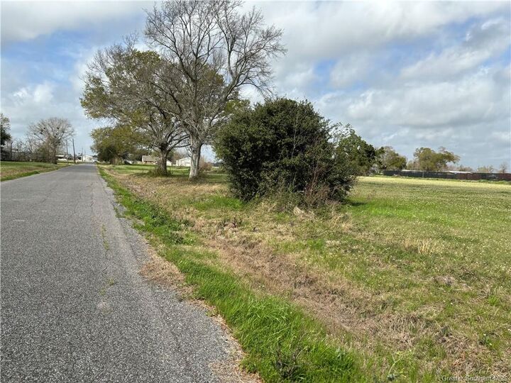 Property Photo: 2 Fred Istre Road LA 70665