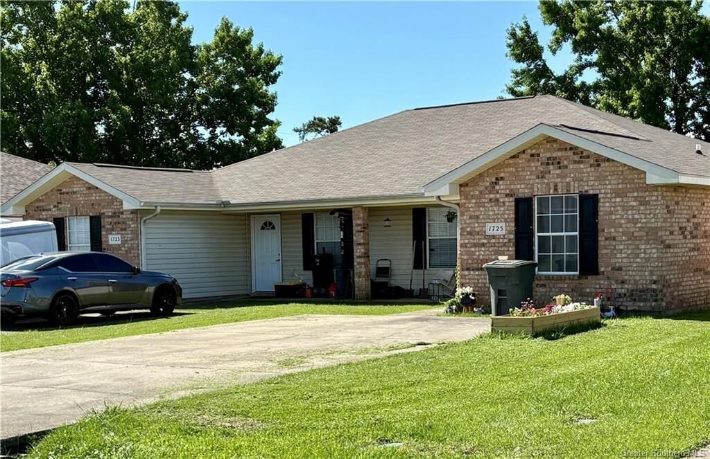 Property Photo:  1723 N Tallowood Drive N  LA 70605 