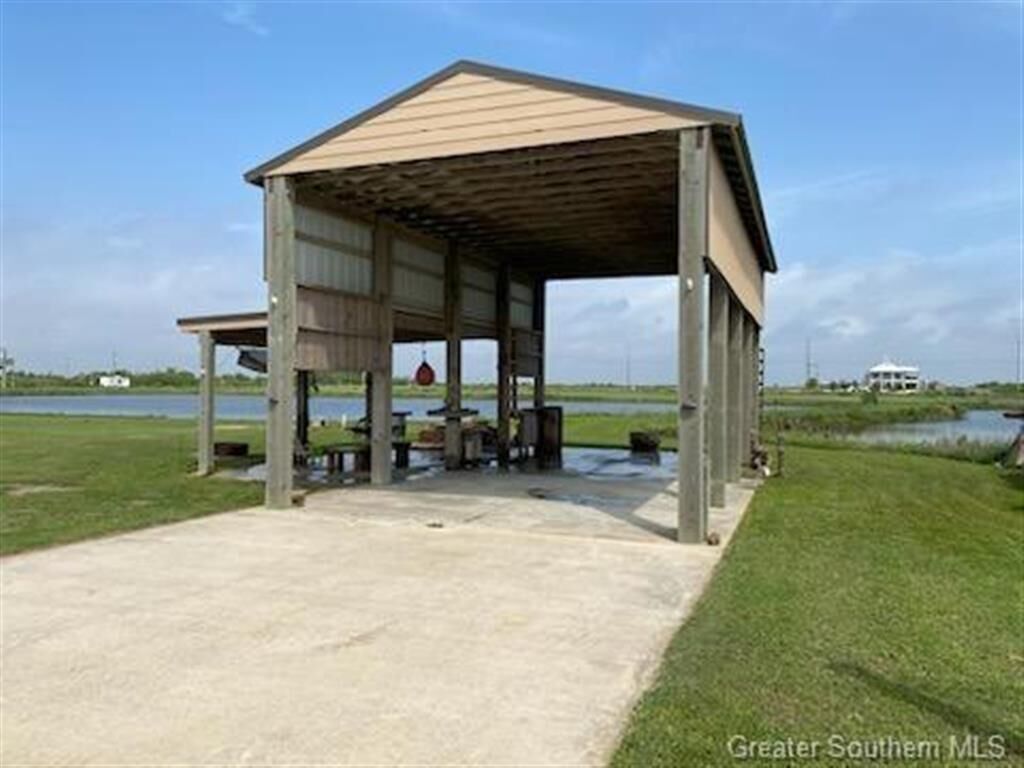 Property Photo:  372 Richard Lane  LA 70631 