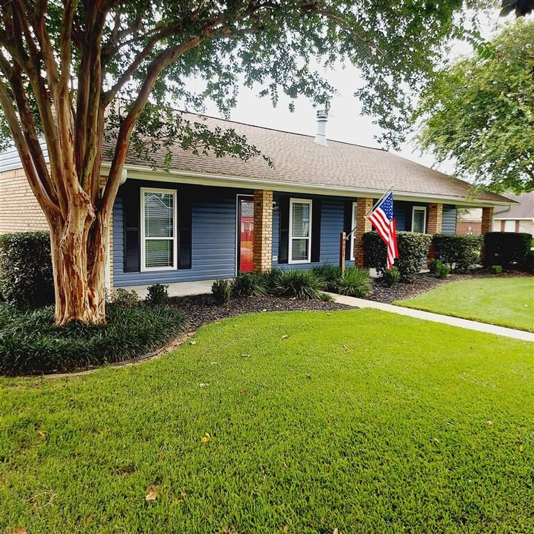 Property Photo: 906 Aberdeen Drive LA 70605