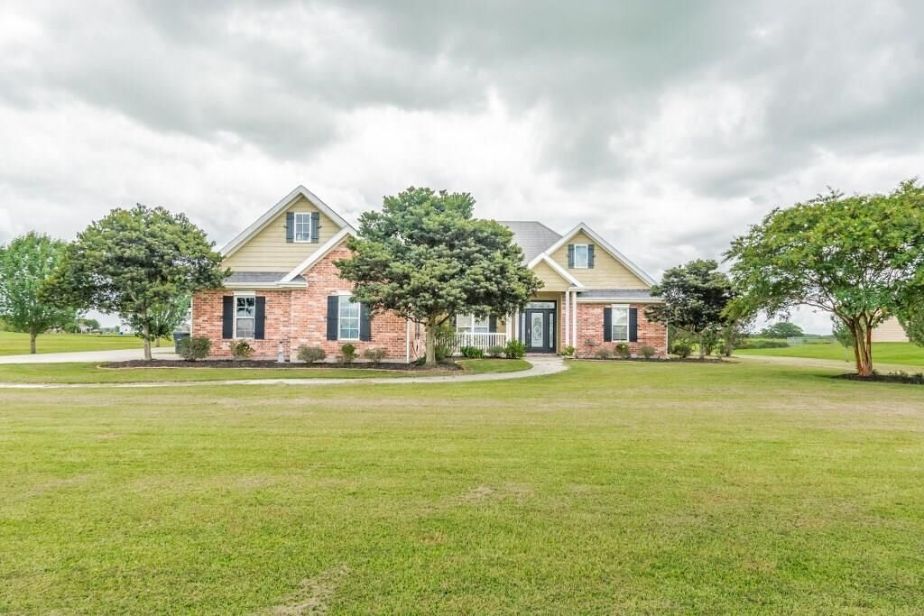Property Photo: 397 W Precht Road W LA 70630