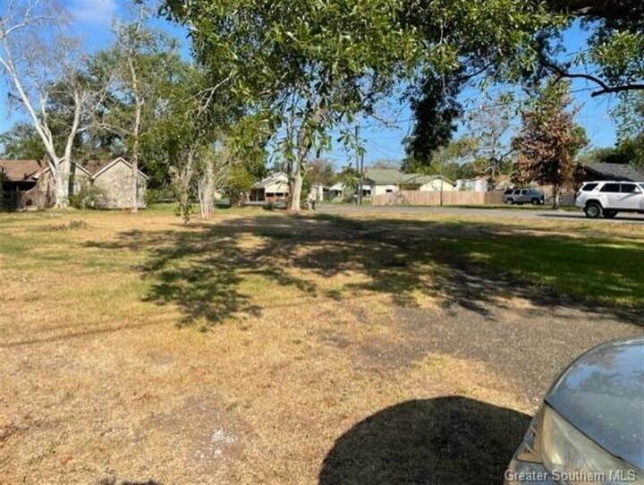 Property Photo:  805 W Burton Street W  LA  