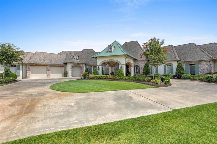 Property Photo: 6129 E Myrtle Bay Drive E LA 70605