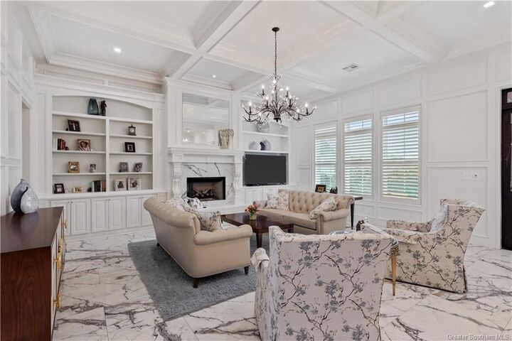 Property Photo: 5390 Waterside Drive LA 70607