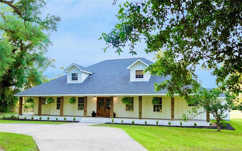 Property Photo: 2202 Bon Vie Drive LA 70665