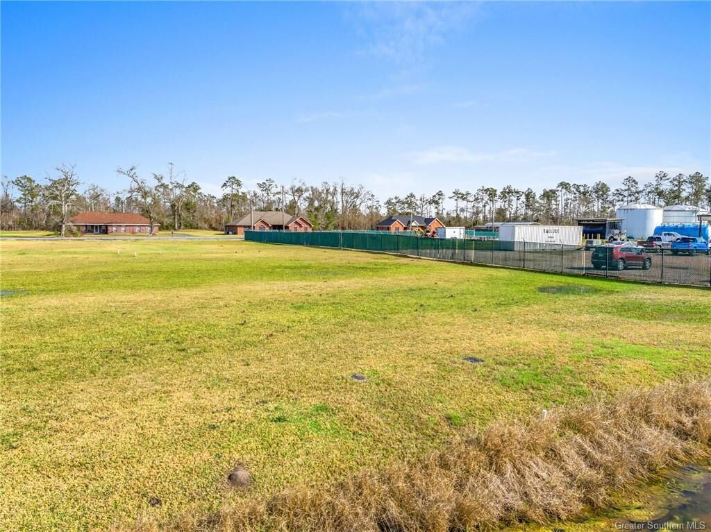 Property Photo: 424 Deshotel Lane LA 70615