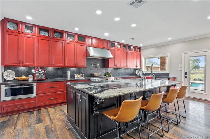 Property Photo: 700 W Friesen Road W LA 70607