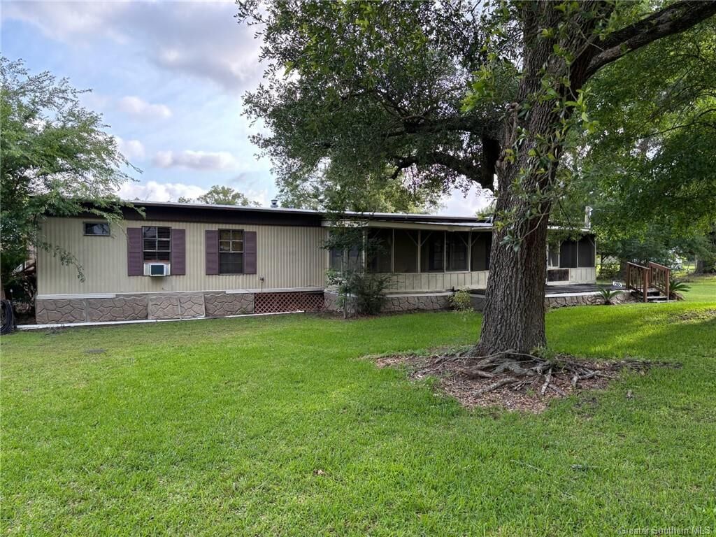 Property Photo:  1505 Garth Drive  LA 70663 