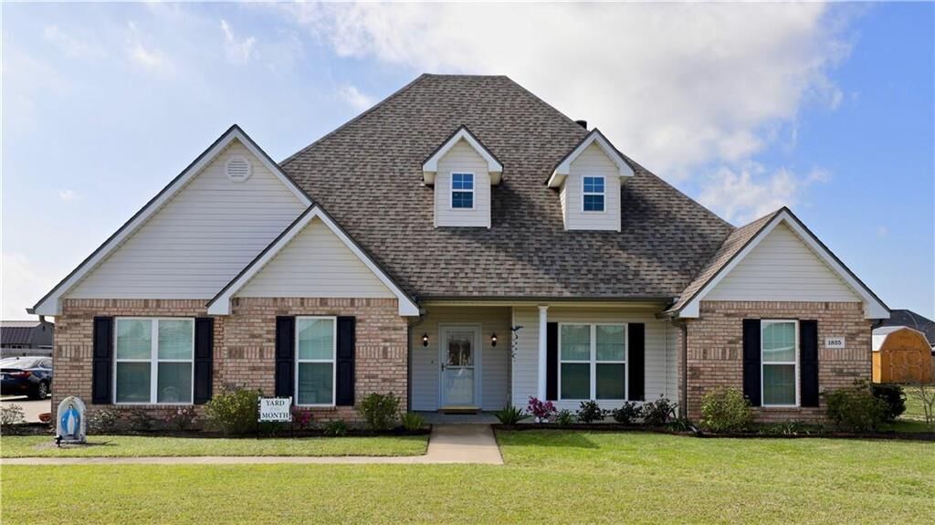 Property Photo:  1825 N Michael Square N  LA 70611 
