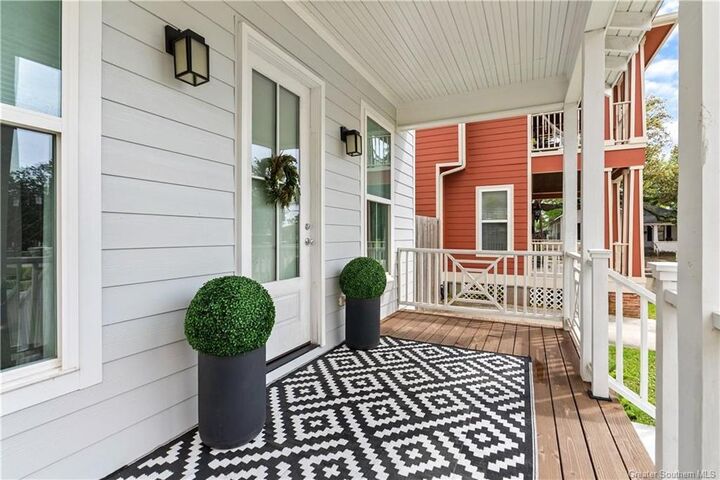 Property Photo:  1133 Common Street  LA 70601 