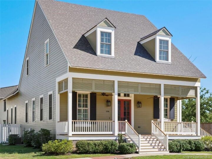 Property Photo:  1380 William Street  LA 70601 