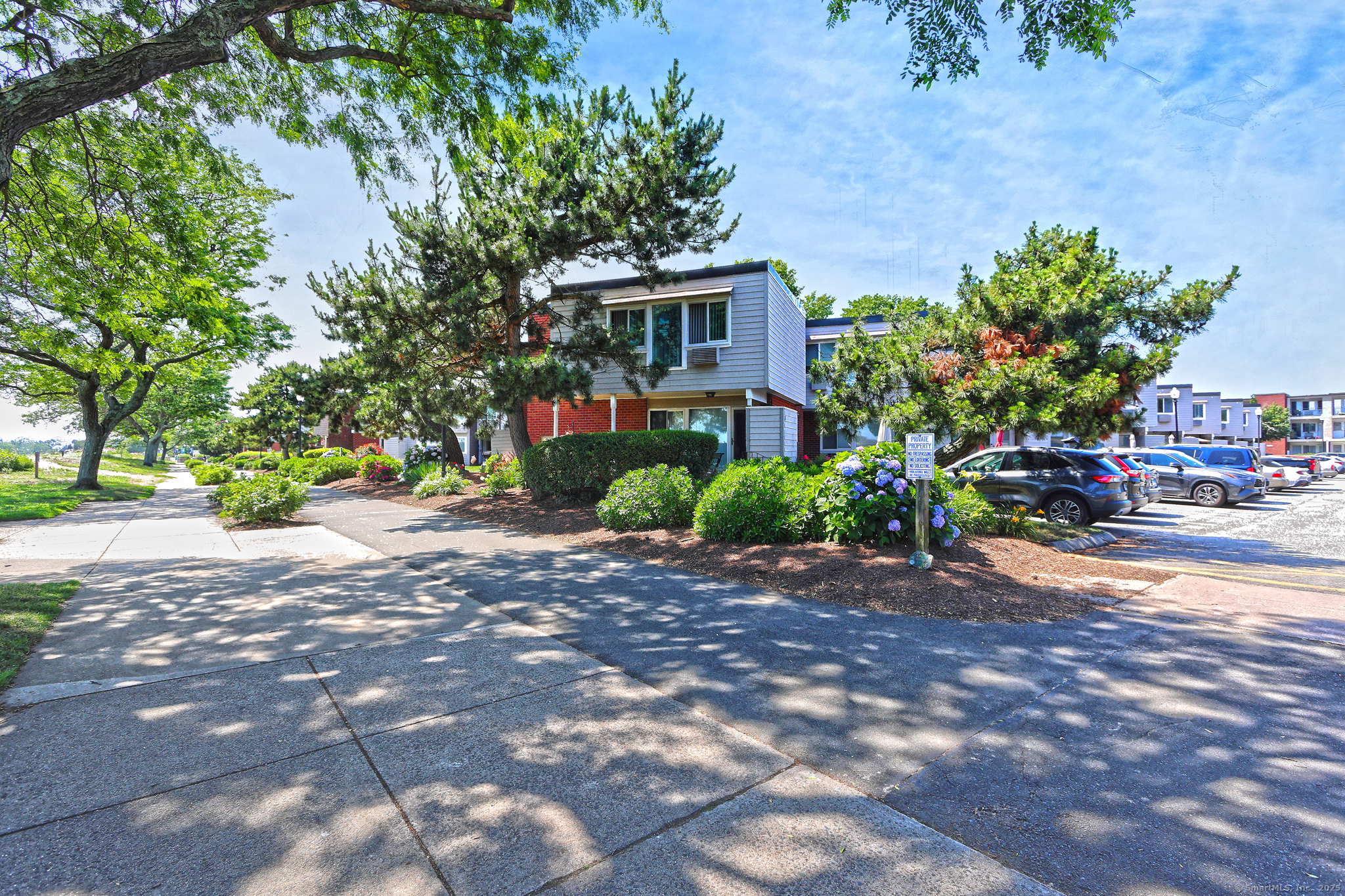 Property Photo: 22 West Walk 22 CT 06516