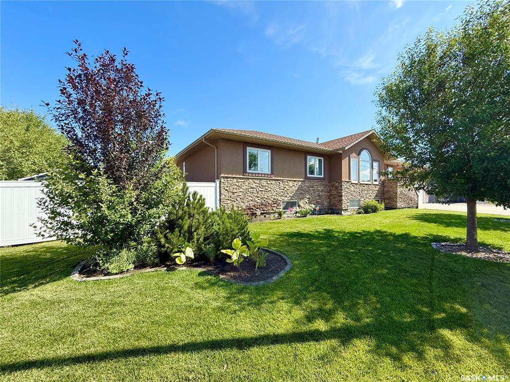 Property Photo:  523 Brown Crescent  SK S4H 0M9 