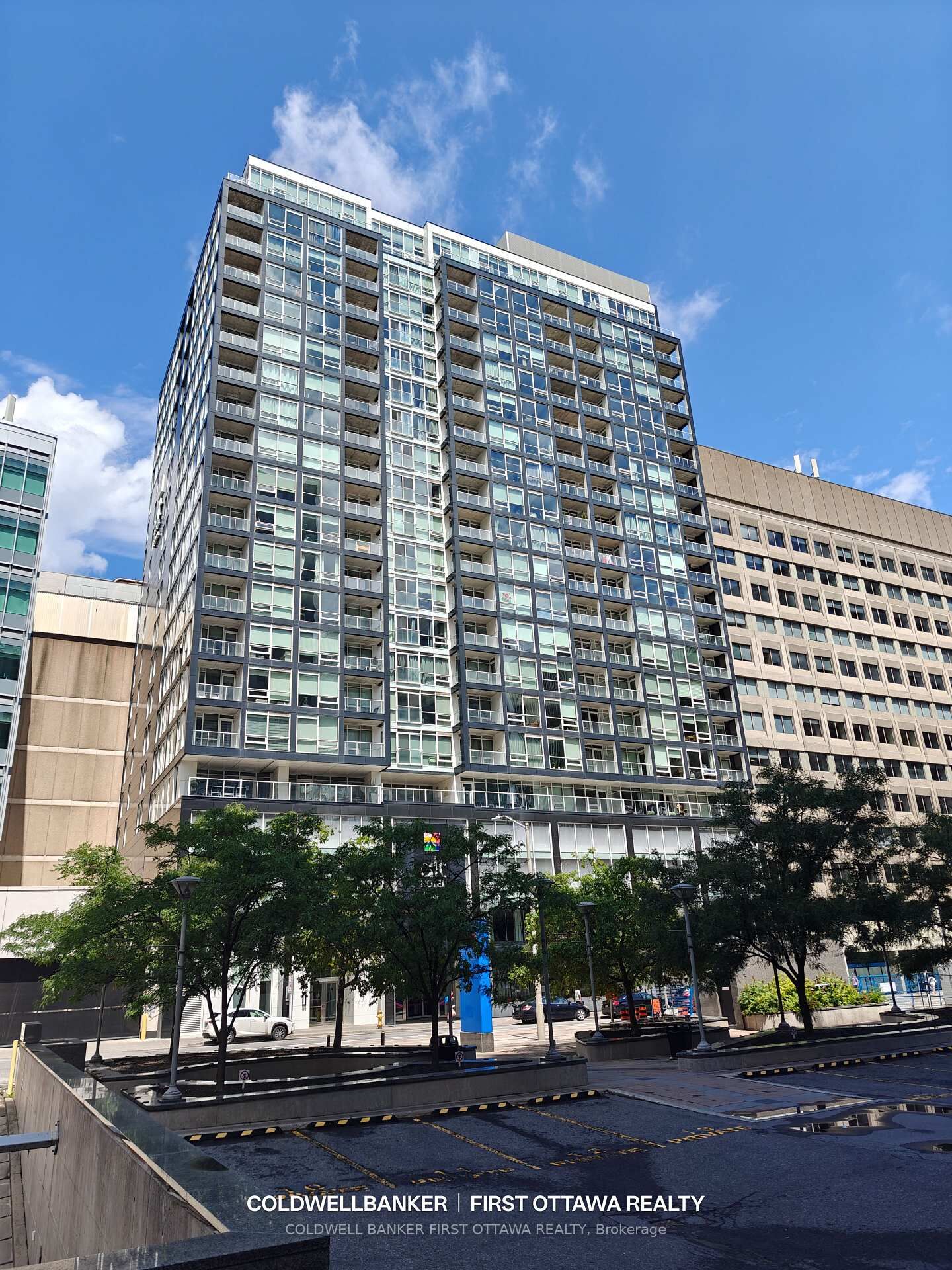 Property Photo: 199 Slater Street 1815 ON K1P 5M7