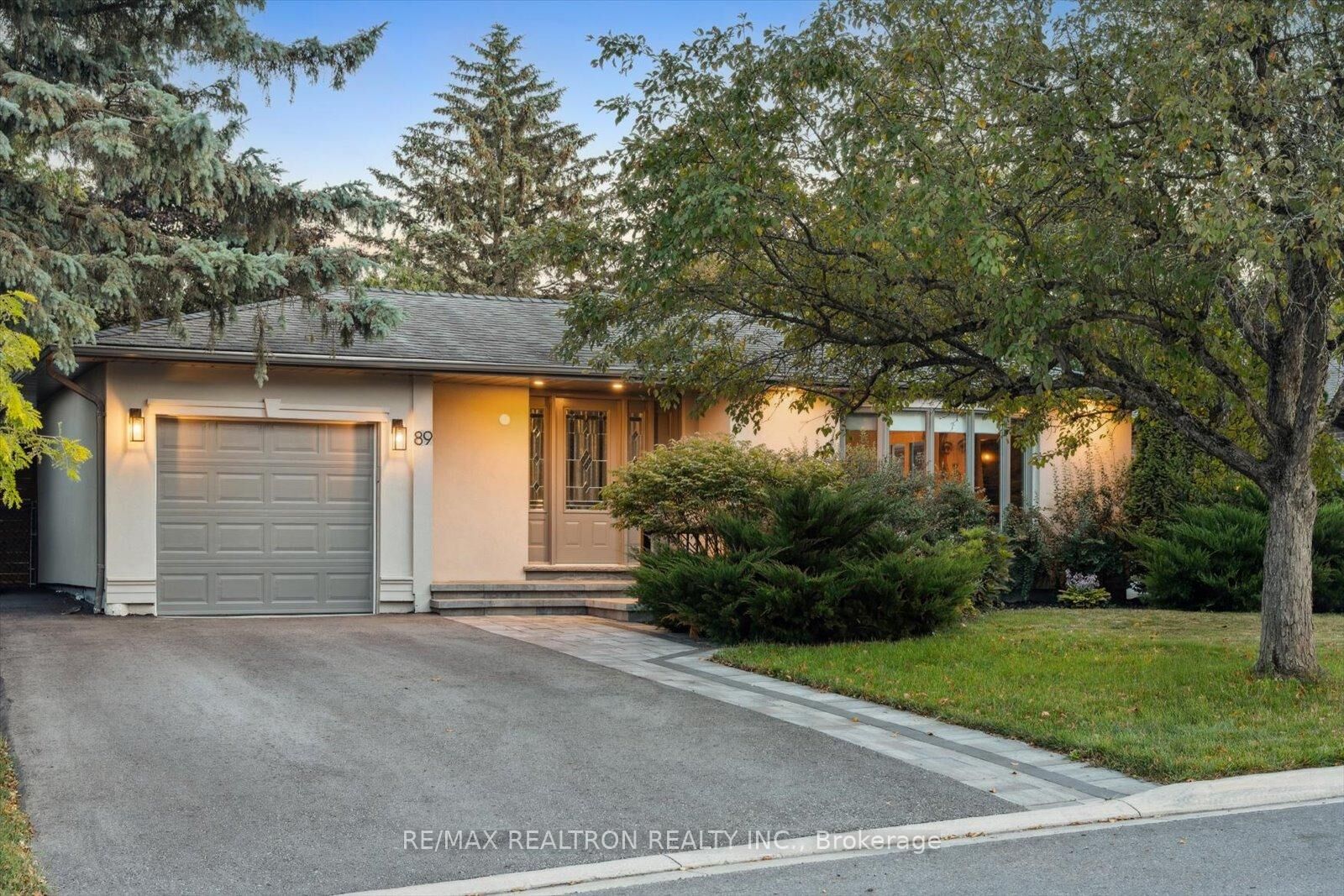 Property Photo: 89 Devins Drive ON L4G 2Z5