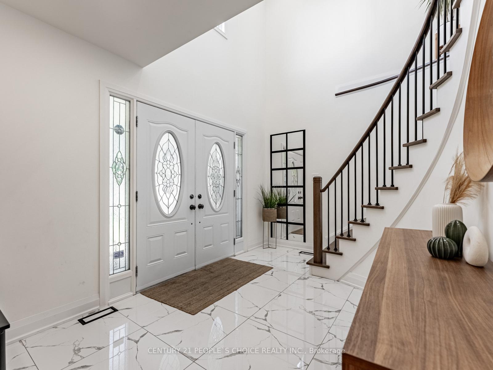 Property Photo: 4631 Dunedin Crescent ON L5R 1M3