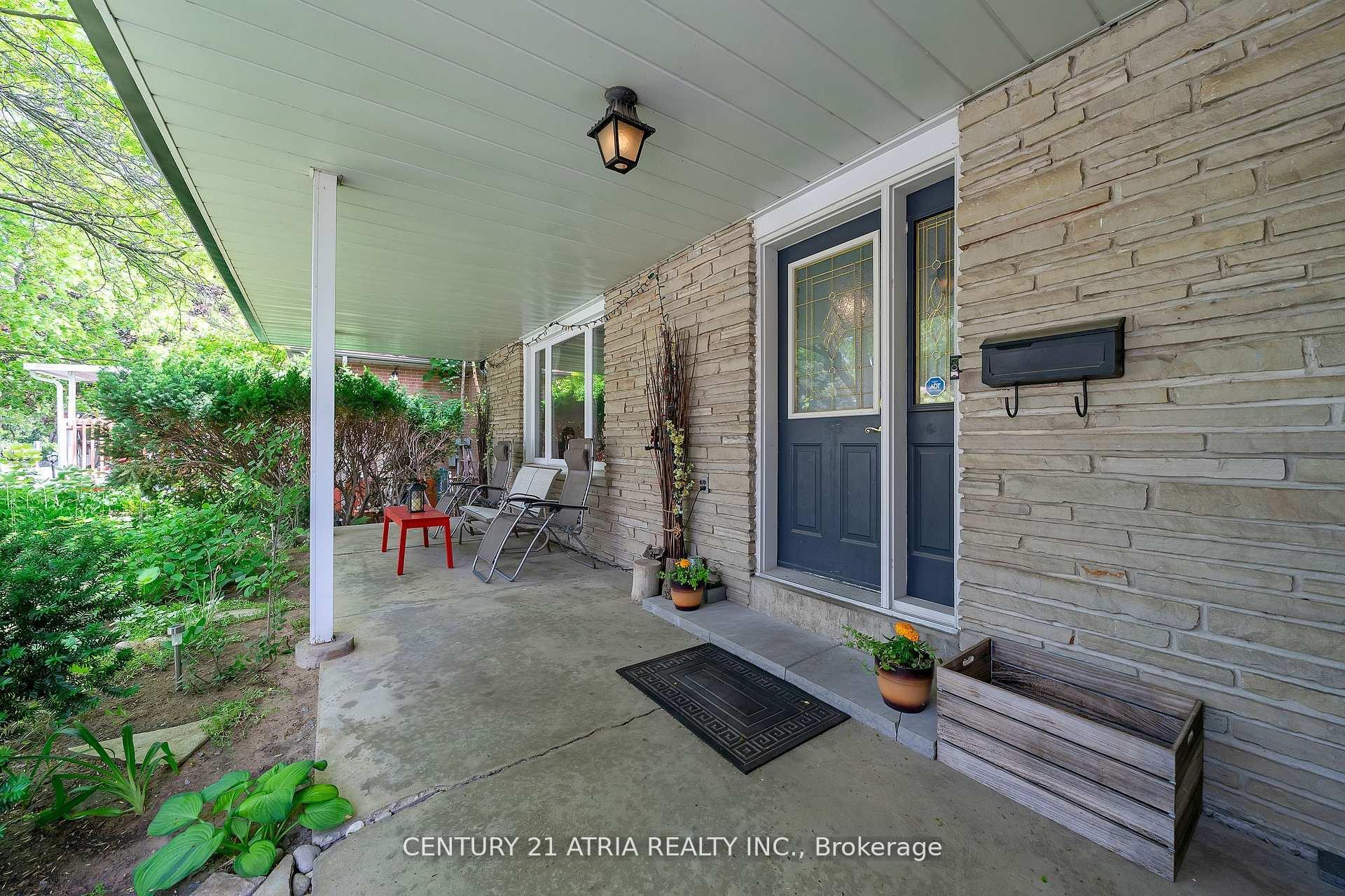 Property Photo:  1806 Barsuda Drive S  ON L5J 1V4 