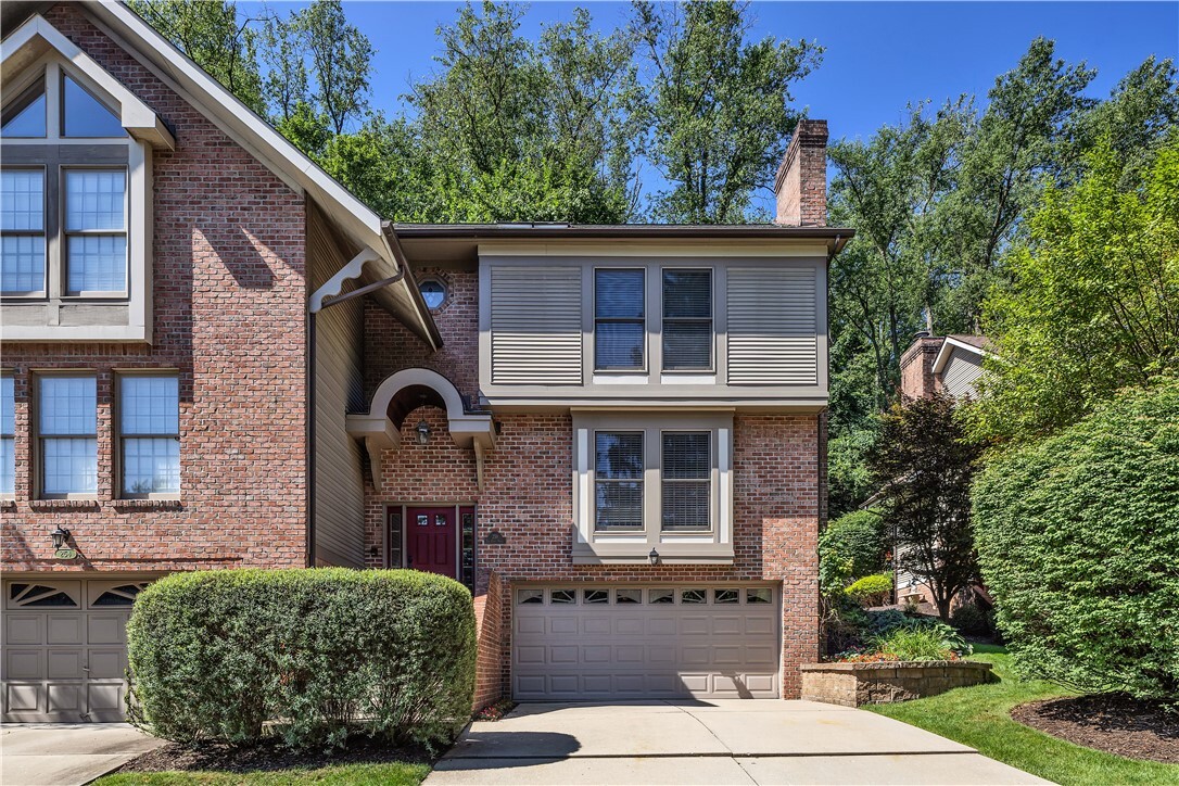 Property Photo: 258 The Pines Dr PA 15243