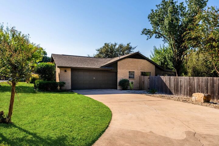 Property Photo: 10502 Ronwood Drive TX 78750