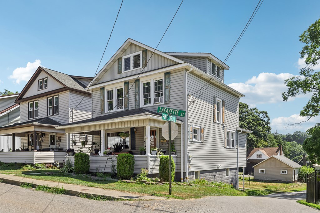 Property Photo:  612 Lafayette  PA 16242 
