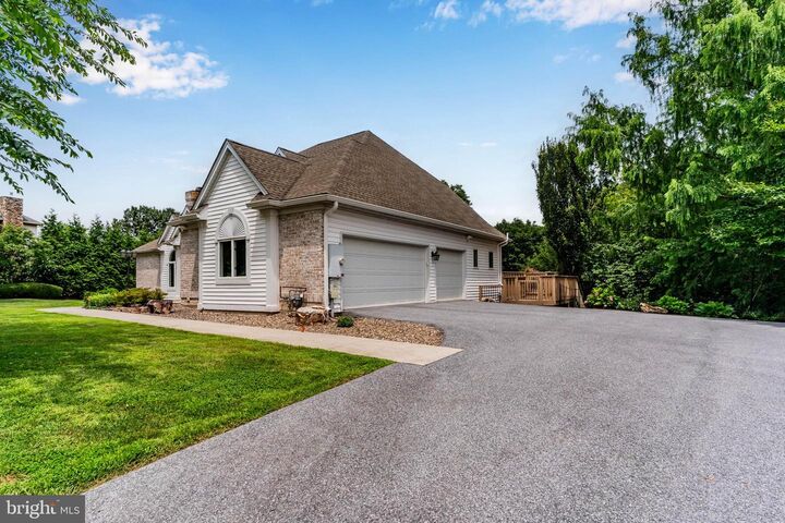 Property Photo:  3 Woburn Abbey Avenue  PA 17011 