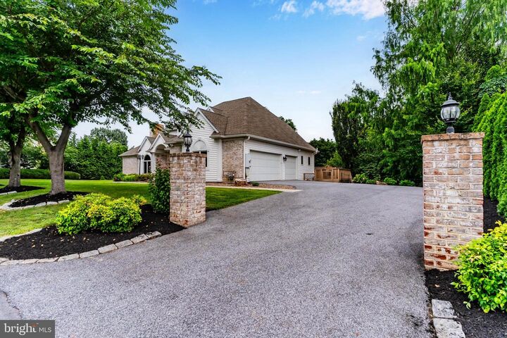 Property Photo:  3 Woburn Abbey Avenue  PA 17011 