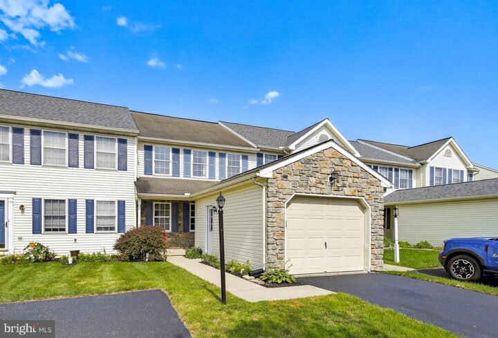 572 E Wood Duck Drive  Manheim PA 17545 photo