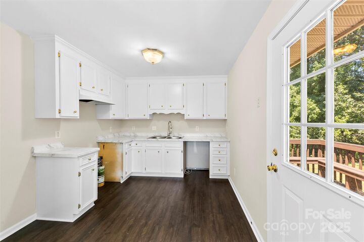 Property Photo: 806 Boyce Street NC 28086