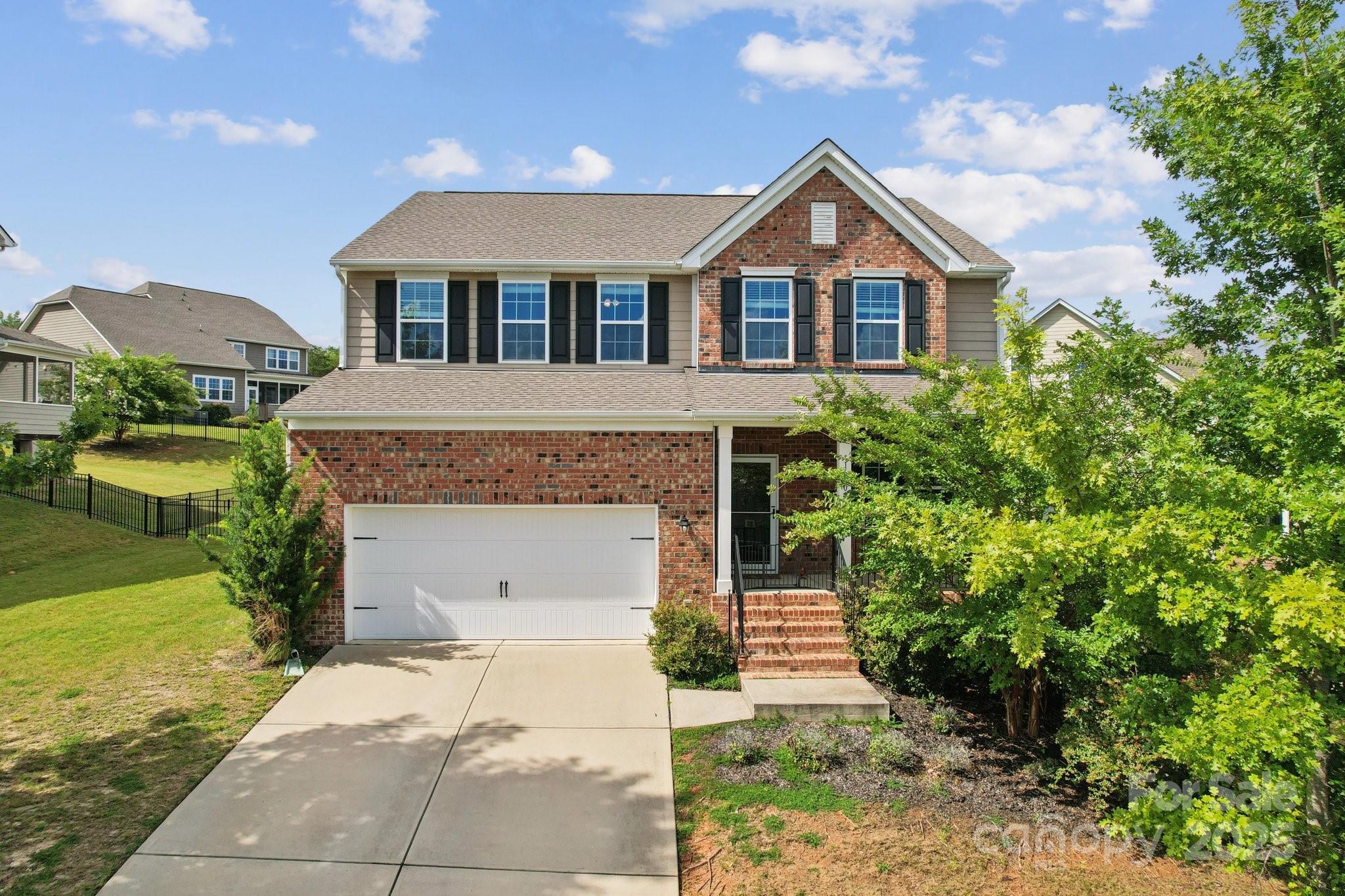 Property Photo: 16304 Thoroughbred Trace Lane NC 28278