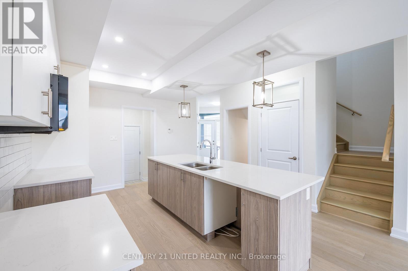 Property Photo:  319 Mullighan Gardens  ON K9K 0H2 