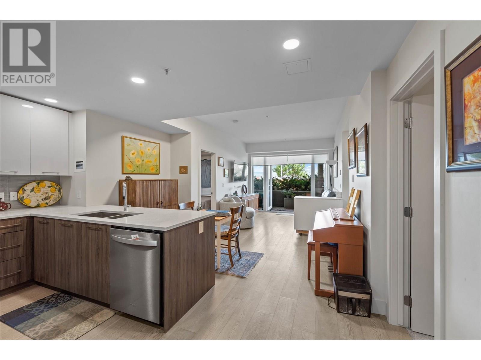 Property Photo:  885 University Drive 114  BC V2C 0K2 