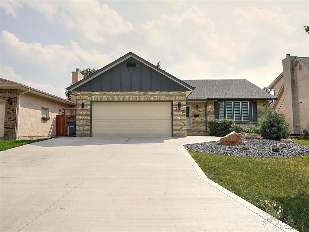 Property Photo: 122 Woodington Bay MB R3P 1M9