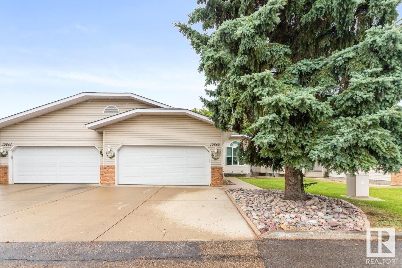 Property Photo:  10860 25 Avenue NW  AB T6J 6N5 
