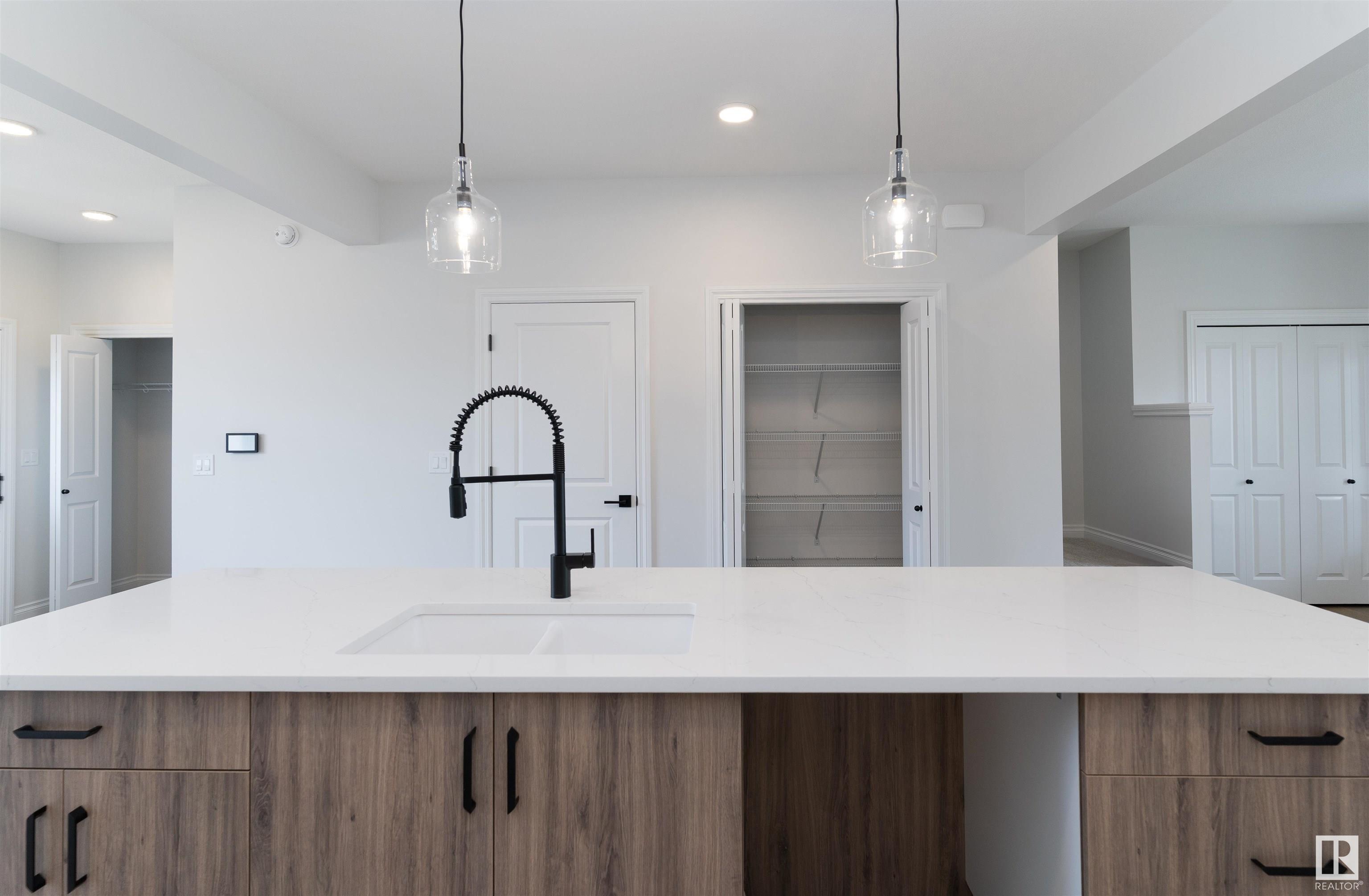 Photo de la propriété:  6343 Greenaway Avenue NW  AB T5E 6Y6 