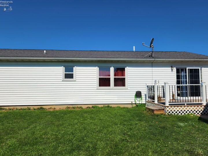 Property Photo:  239 Spring Crest  OH 43440 