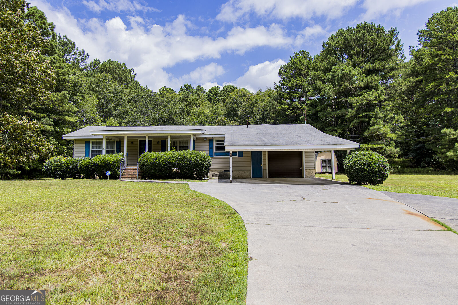 Property Photo: 186 Donahoo Road SE GA 30173