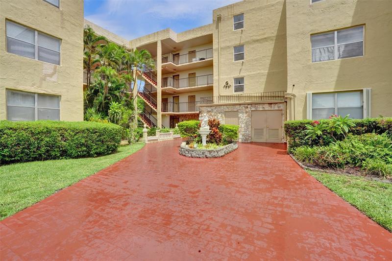 Property Photo:  2801 Somerset Dr 101  FL 33311 