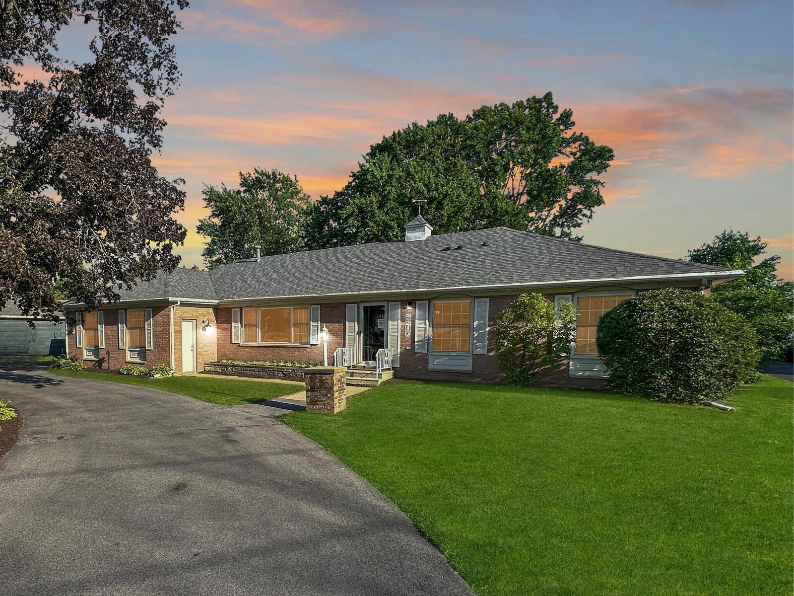 Property Photo: 2213 E Cleveland Avenue IN 46342