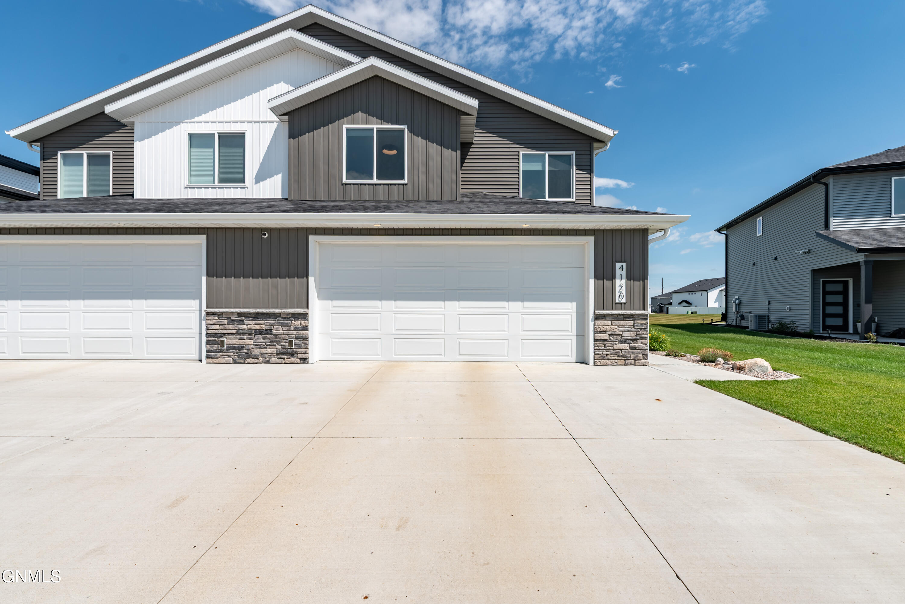 Property Photo:  4120 Steel Place  ND 58503 