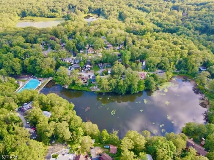 Property Photo:  8 Rock Rd  NJ 07480 