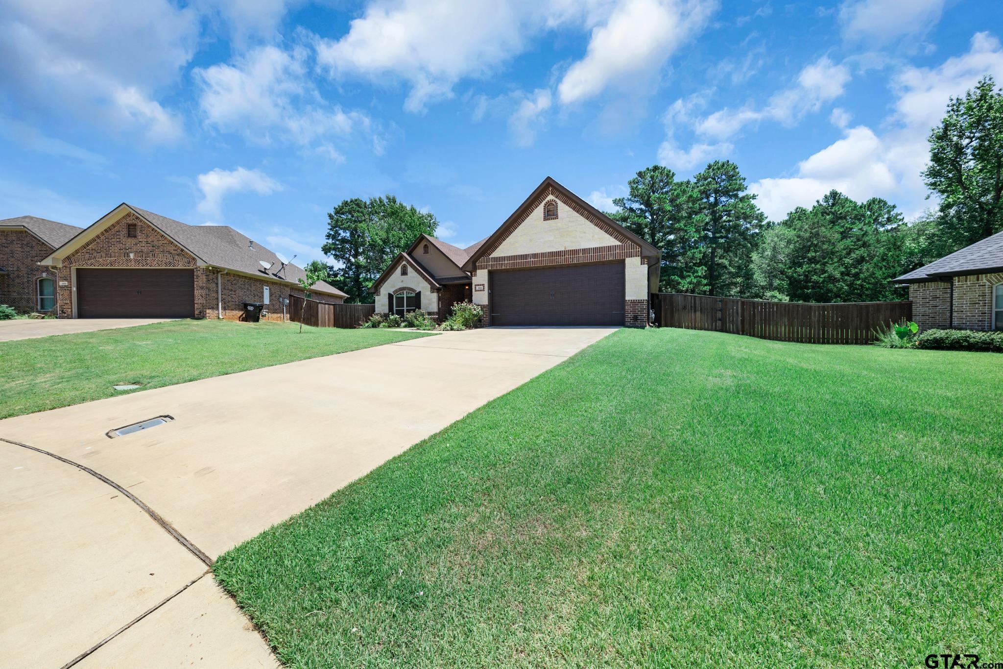 Property Photo: 3922 Gable Crest TX 75605