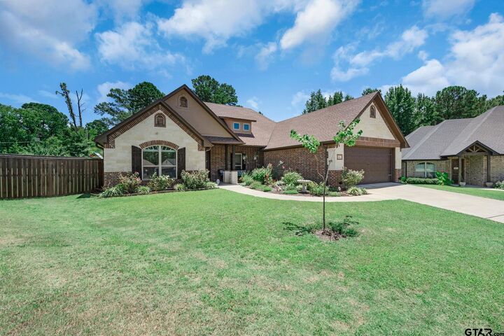 Property Photo: 3922 Gable Crest TX 75605