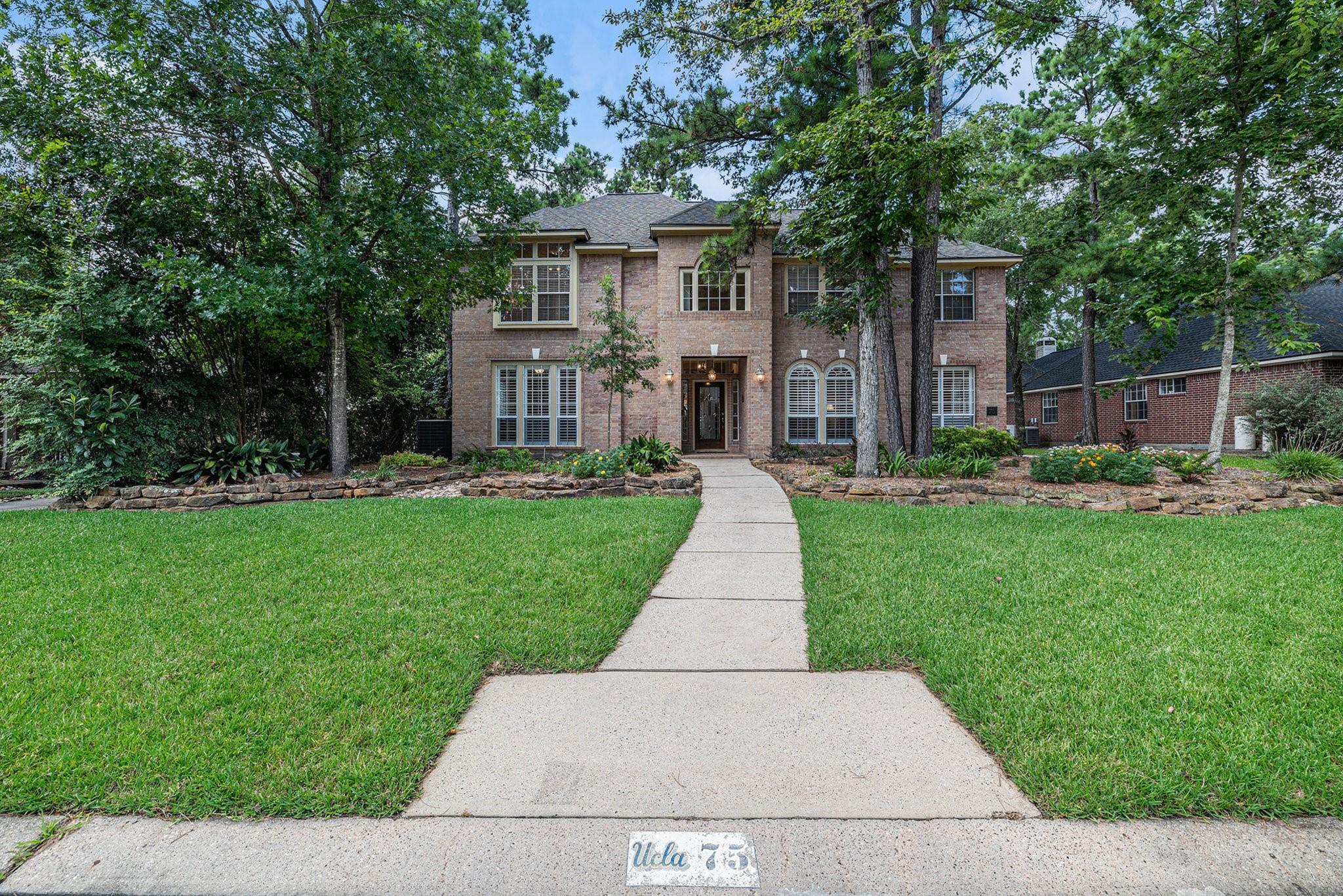 Property Photo:  75 N Floral Leaf Circle  TX 77381 