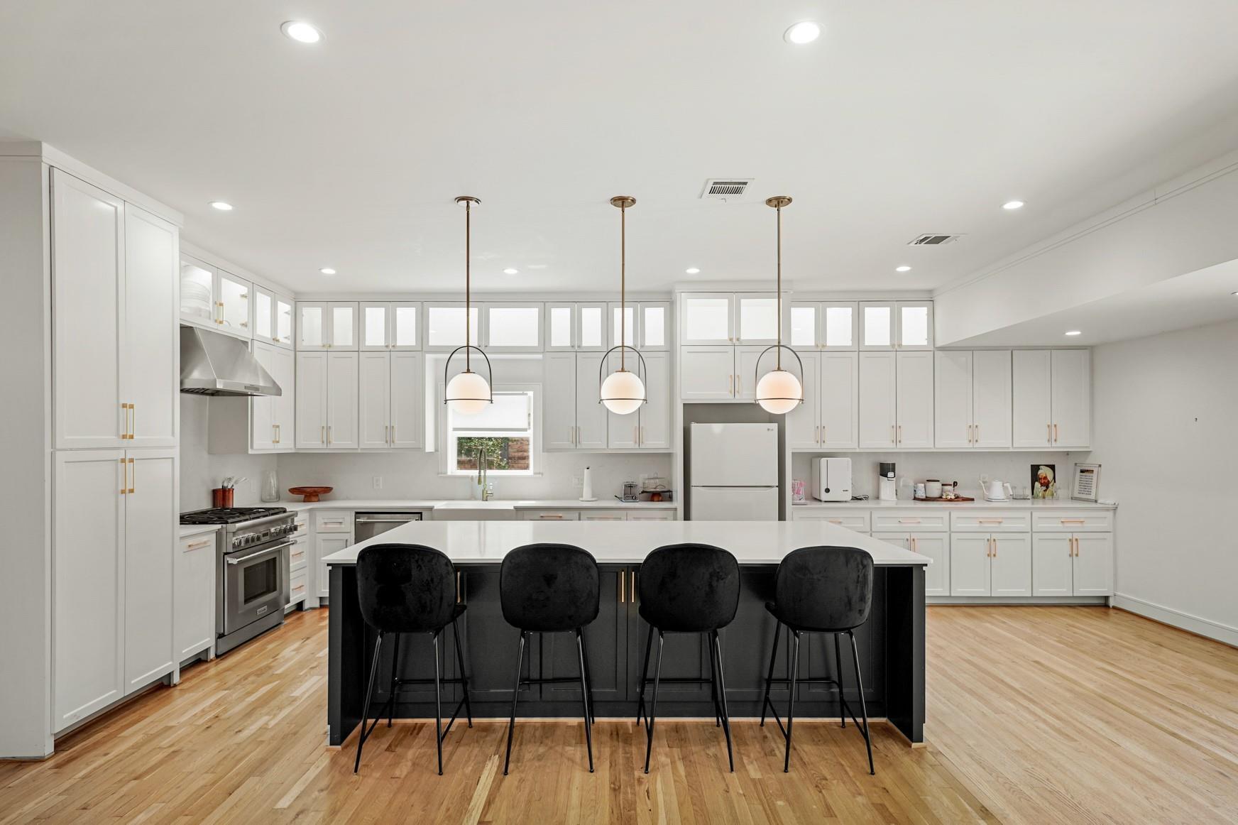 Property Photo: 5630 Lymbar Drive TX 77096