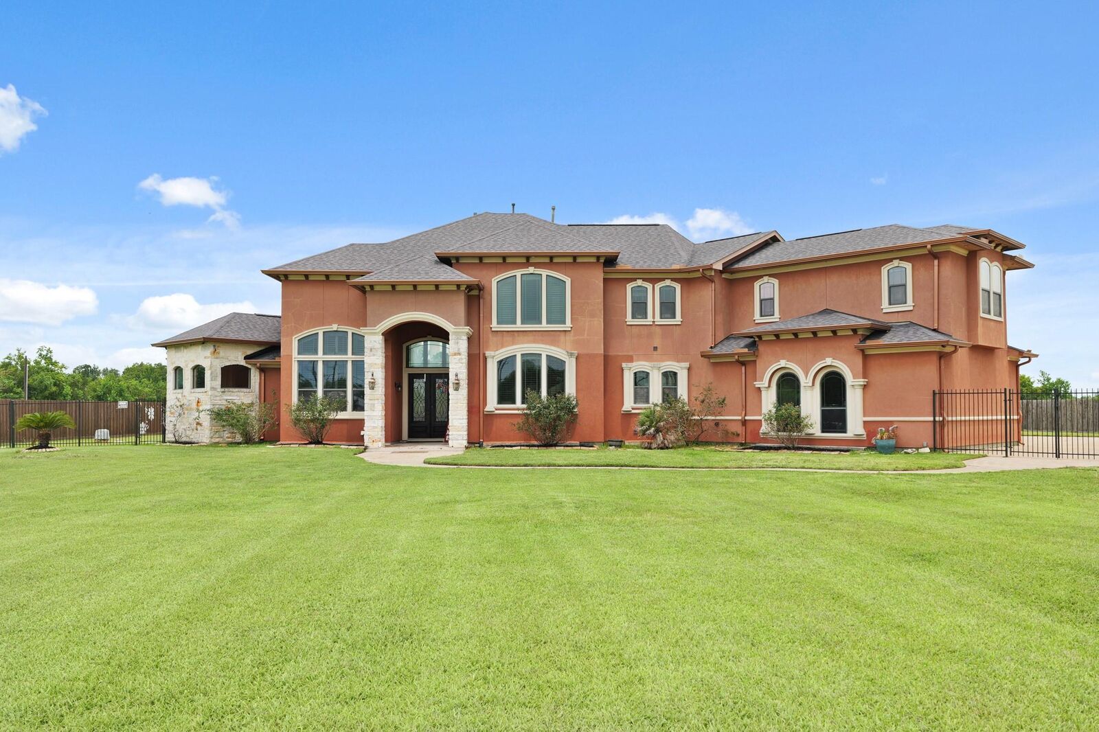 Property Photo: 1909 E Archer Road TX 77521