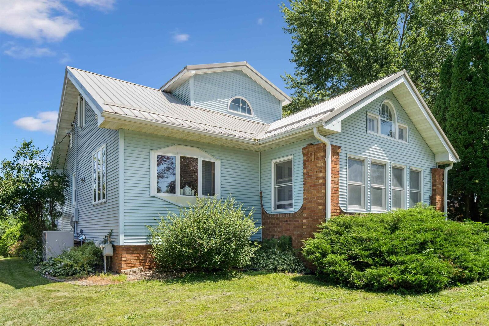 Property Photo:  45 SE 7th Avenue  IA 50662 