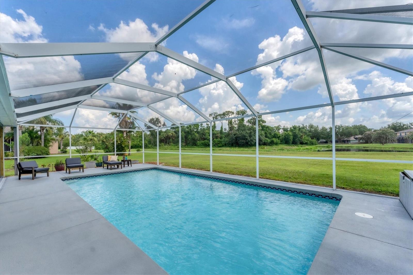 Property Photo: 13621 3rd Avenue NE FL 34212