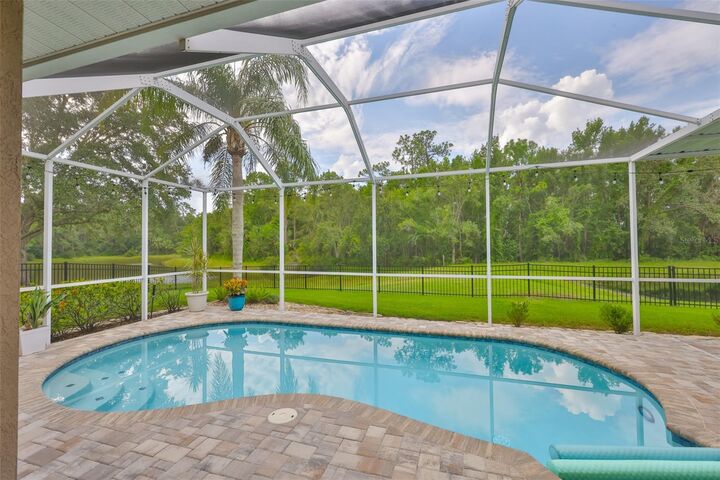 Property Photo:  8613 Herons Cove Place  FL 33647 