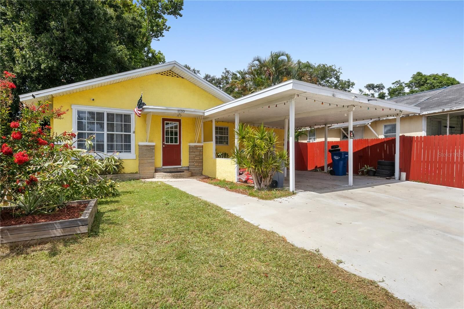 Property Photo: 1110 27th Avenue W FL 34205